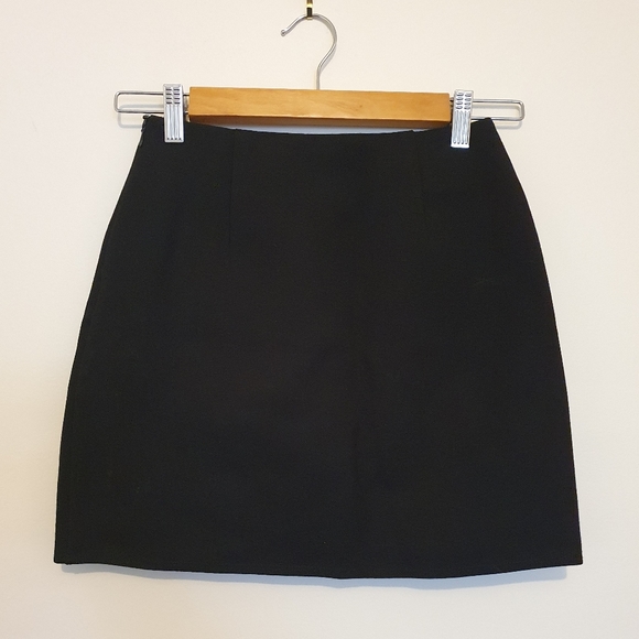 Black mini skirt - Picture 2 of 2